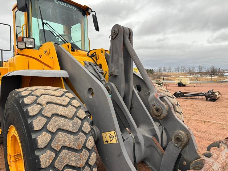 volvo-l120e-image-40