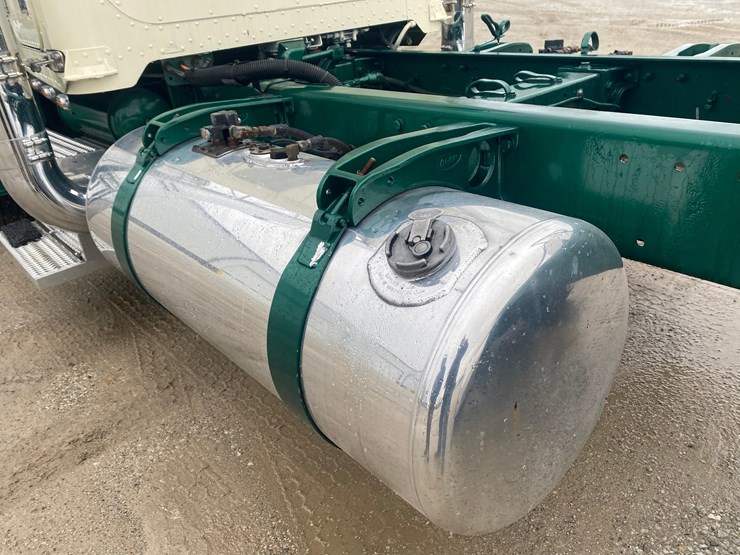 2002-peterbilt-379-image-56