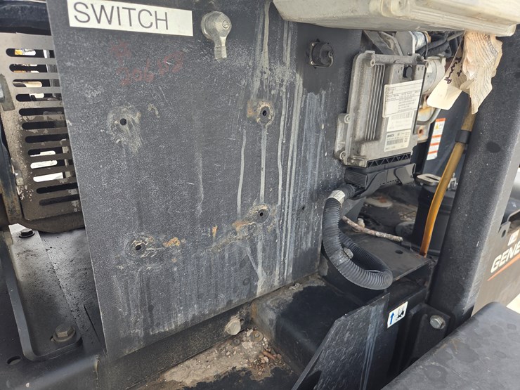 2016-massey-ferguson-8-image-22