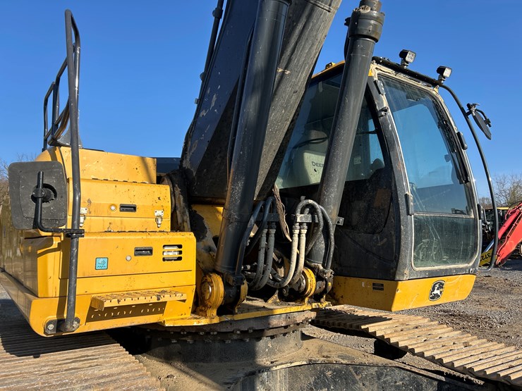 2019-deere-350g-lc-image-27