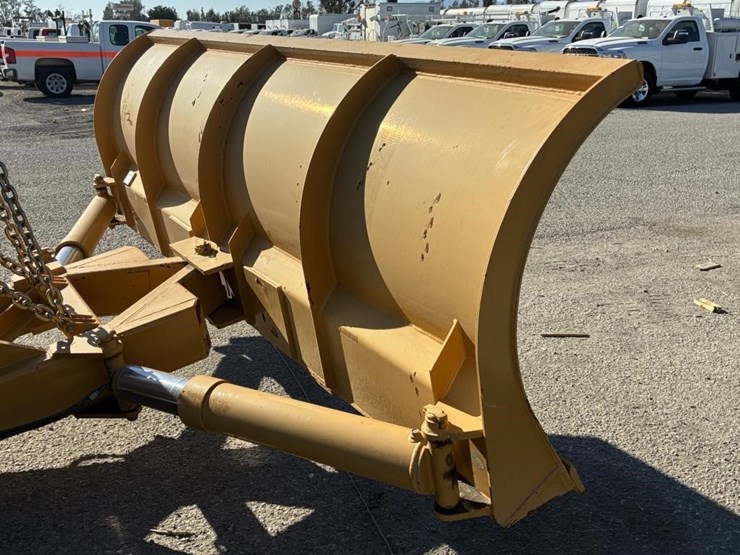 2005-caterpillar-143h-image-10