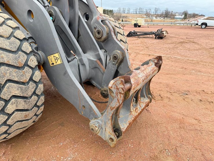 volvo-l120e-image-39