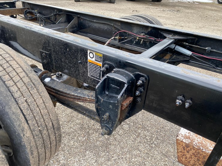 2016-peterbilt-325-image-32