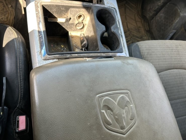 2010-dodge-ram-3500-image-21