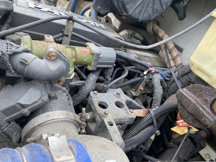 2016-peterbilt-325-image-43