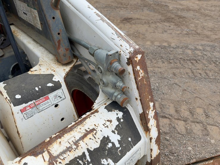 2006-bobcat-s130-image-10