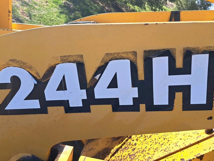 2001-deere-244h-image-13