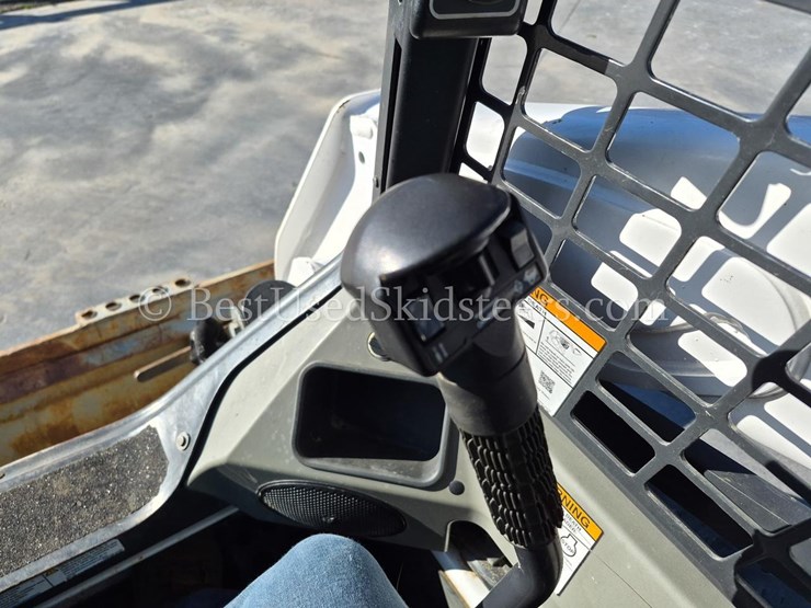 2020-bobcat-t595-image-12