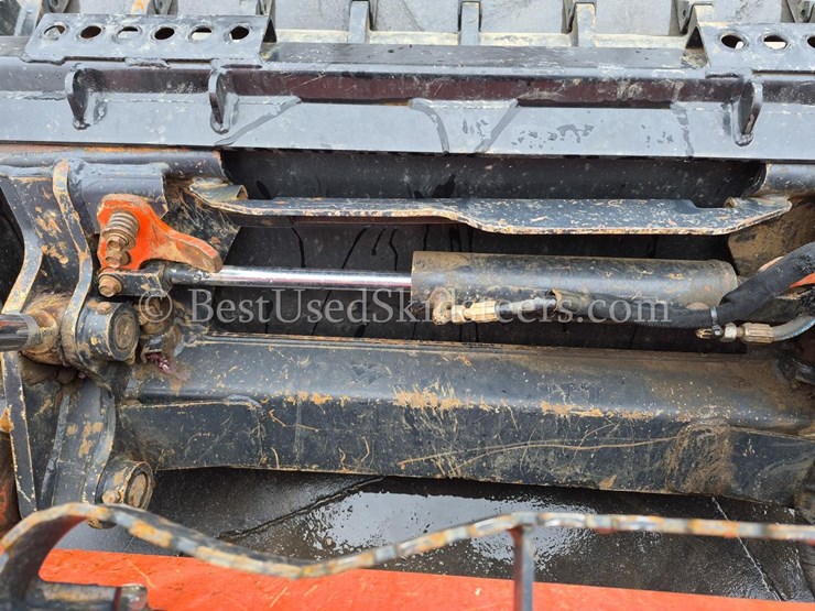 2019-kubota-svl95-2-skid-steer-loader-image-16