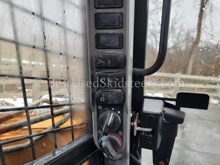 2023-case-sr240b-image-13