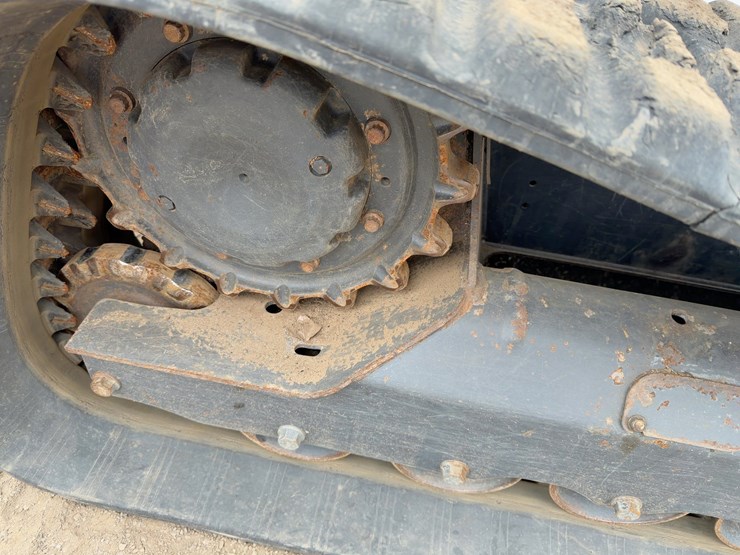 2020-bobcat-t740-image-13