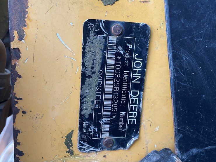 2006-deere-325-image-49