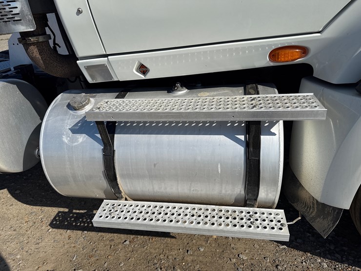 2011-international-prostar-image-36