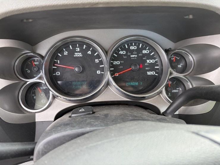 2011-chevrolet-2500-image-13