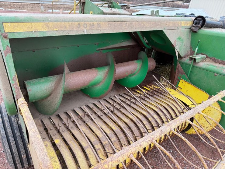 john-deere-336-image-22