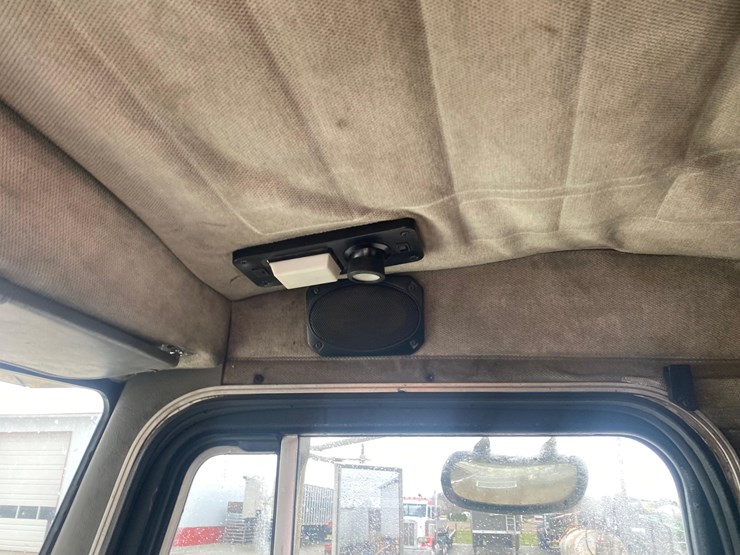 2002-peterbilt-379-image-122