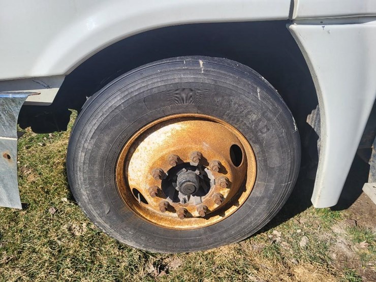 2013-freightliner-ca125dc-tandem-axle-day-cab-semi-image-13