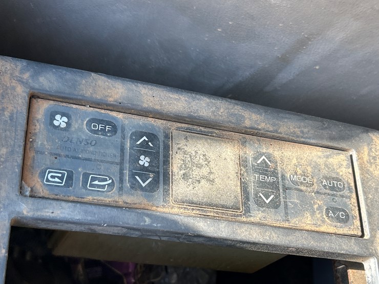 2006-deere-650d-lc-image-55