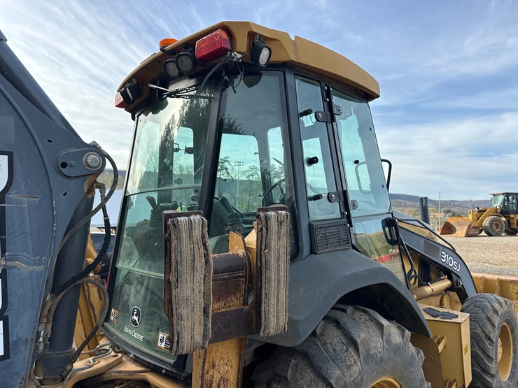 2011-deere-310sj-image-19