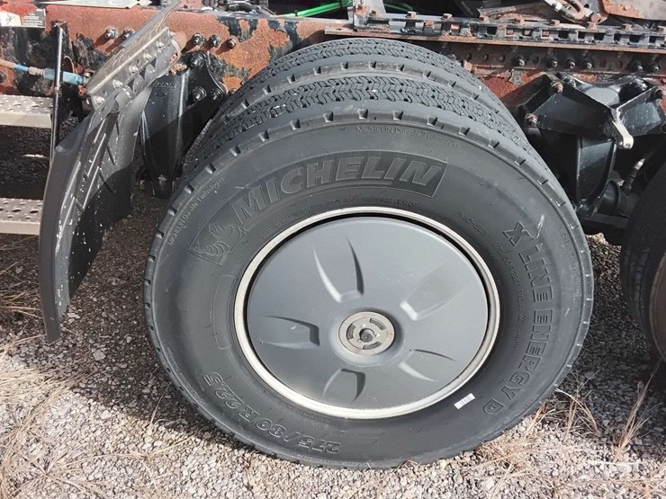 2018-freightliner-cascadia-126-image-20