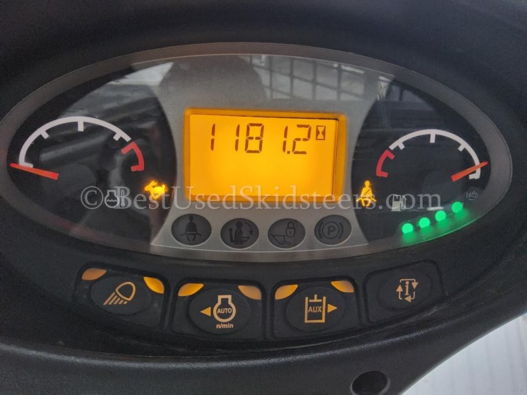 2022-bobcat-t770-image-34