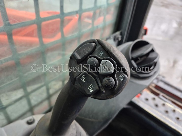 2023-kubota-svl97-2-image-14