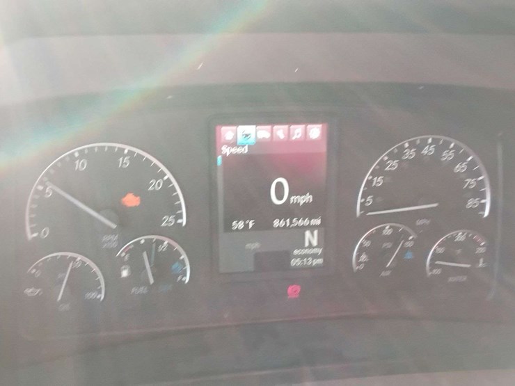 2018-freightliner-cascadia-126-image-12