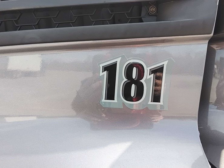 2020-freightliner-cascadia-126-image-55