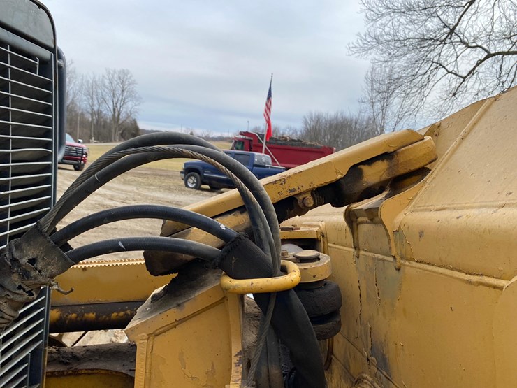 2005-deere-700h-image-57