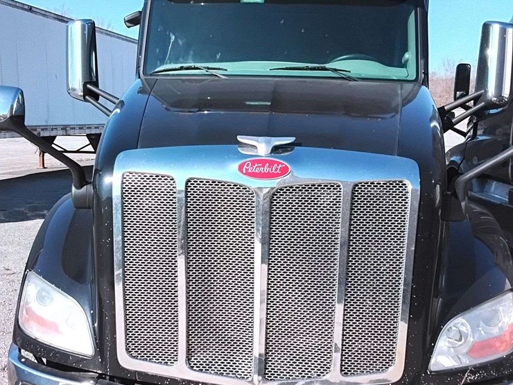 2019-peterbilt-579-image-3