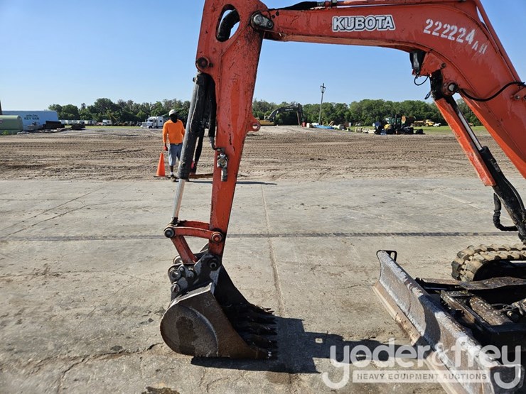 2019-kubota-kx033-4-image-18