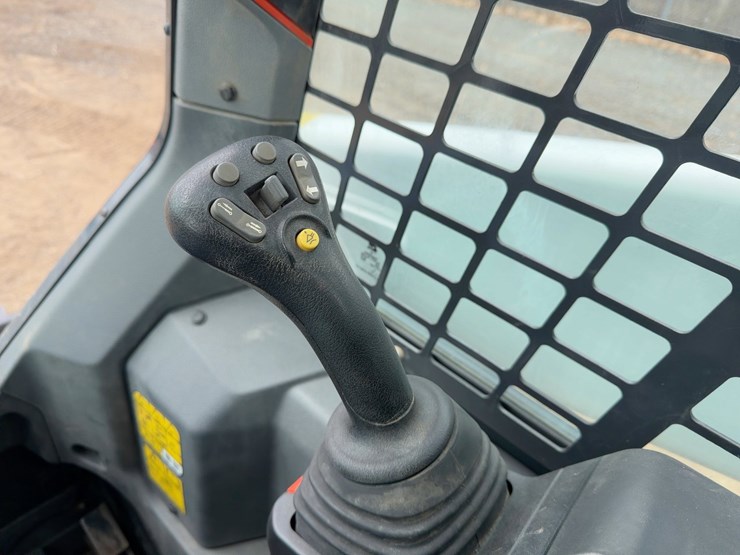 2022-bobcat-t66-image-21