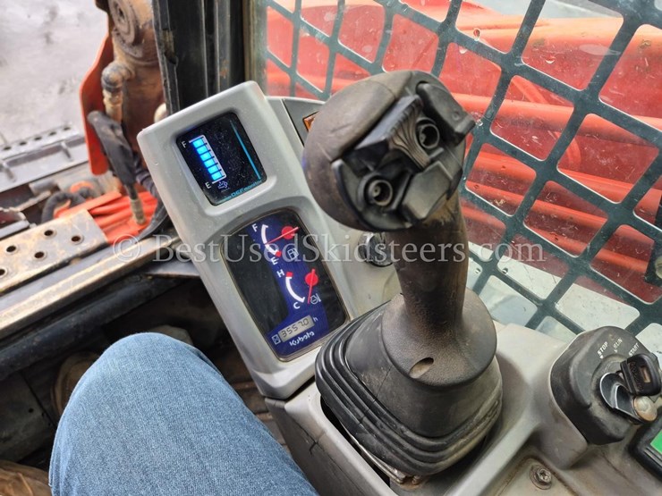 2019-kubota-svl95-2-skid-steer-loader-image-12