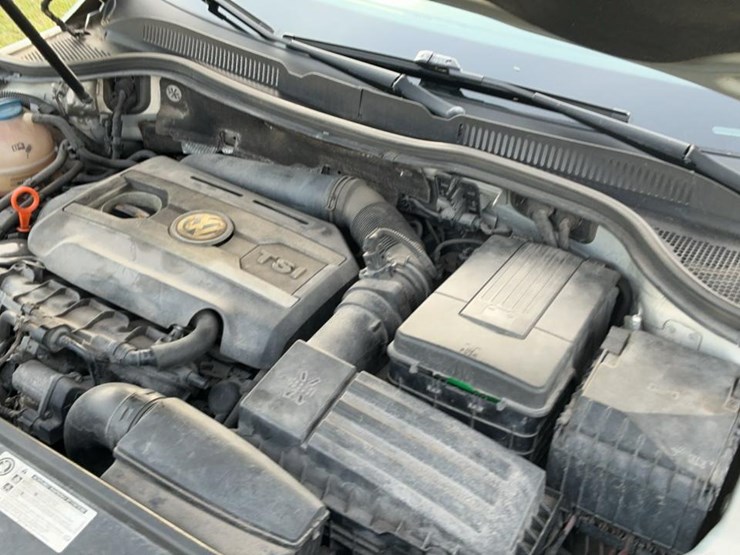 #510-•-2009-volkswagen-passat-image-13