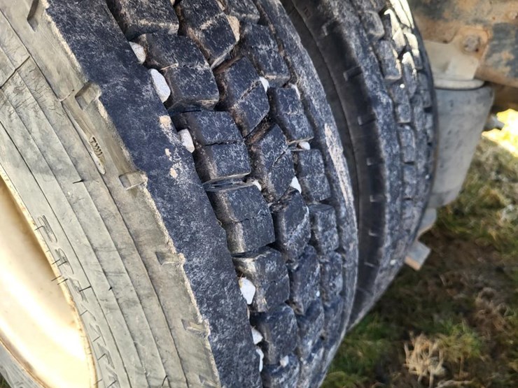 1995-ford-l9000-tandem-axle-day-cab-semi-image-21