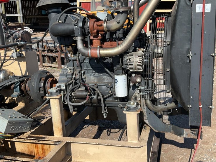 #200-•-iveco-power-unit-with-hydraulic-pumps-image-14