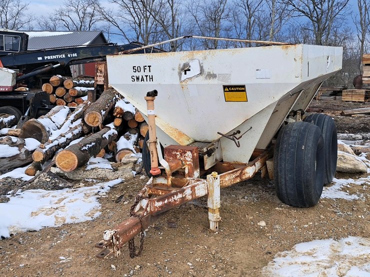 #710-•-fs-fertilizer-spreader-image-7