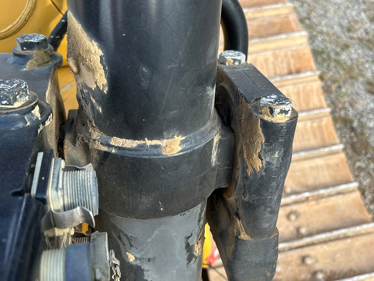 2015-caterpillar-d6t-lgp-image-25