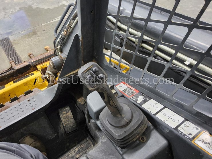 2018-deere-323e-image-13