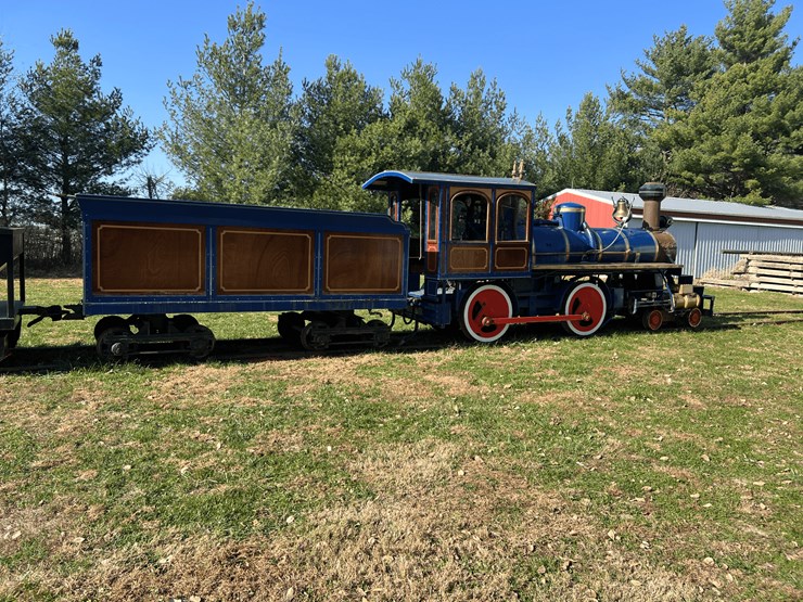 frick-steam-locomotive-with-track-image-13