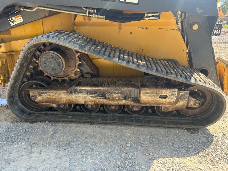 2015-deere-333e-image-40