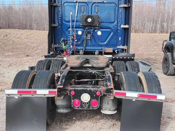 2018-freightliner-cascadia-126-image-4