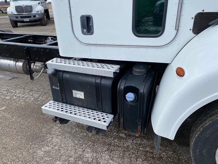 2016-peterbilt-325-image-17