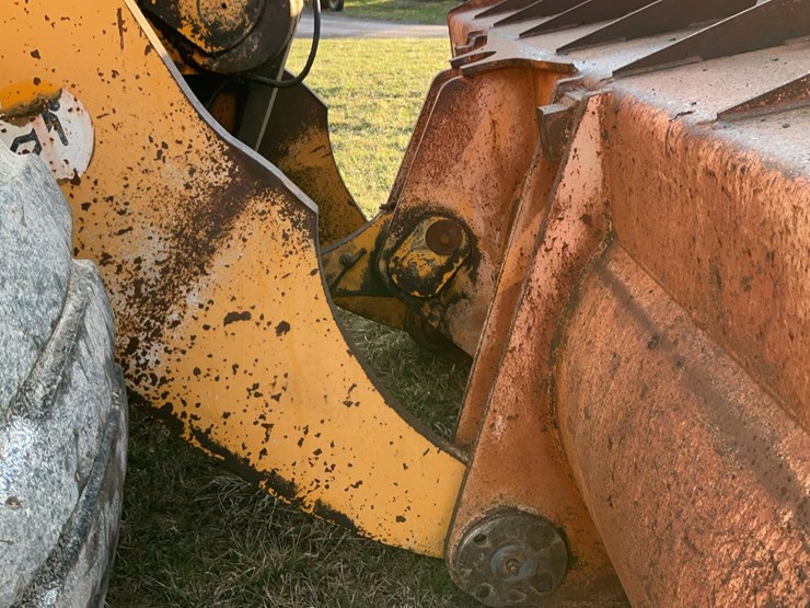 #300-•-2004-dressta-555b-wheel-loader-image-13