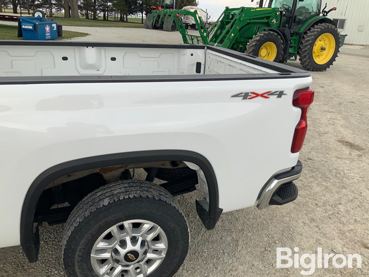 2022-chevrolet-2500-image-15