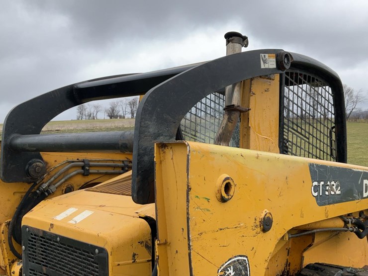 2003-deere-ct332-image-40