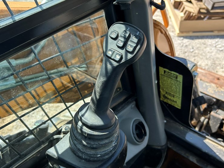 2023-case-tv450b-image-40