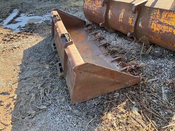#273-•-60”-skid-steer-bucket-image-1