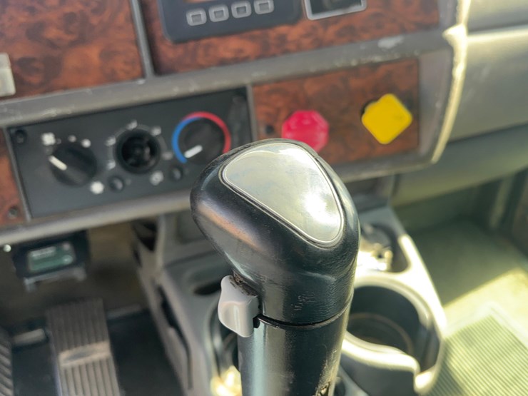 2002-kenworth-t800-image-27