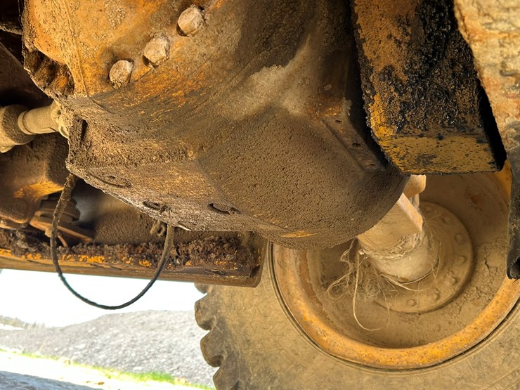 2010-deere-544k-image-59